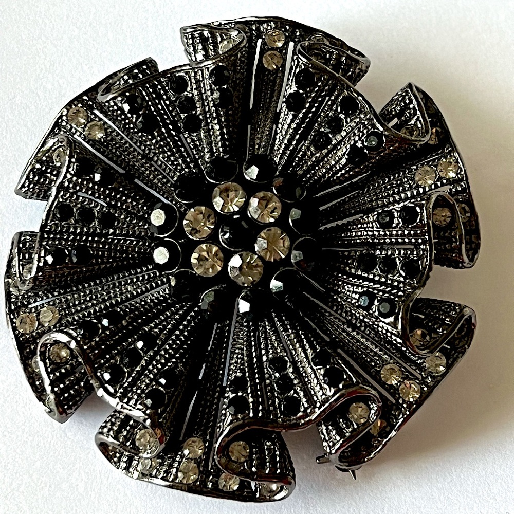 🖤 Vintage Rhinestone Brooch